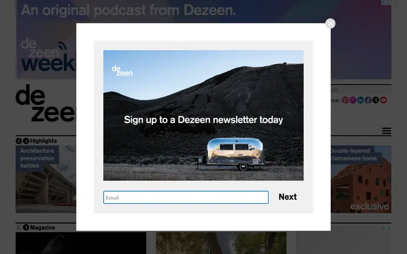 Dezeen 사이트의 첫 화면. 건축, 인테리어와 디자인의 최신 프로젝트와 이슈를 살펴봅니다.